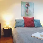 • Downtown • Walkable • Balcony Appartement